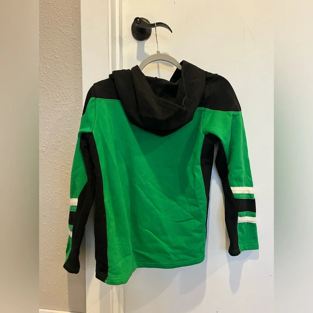 UND - Picture 2 of 2